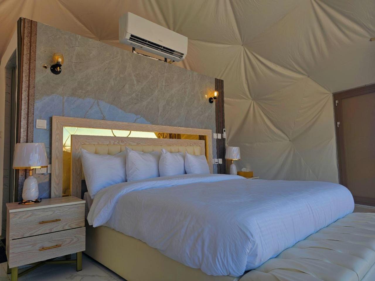 Wadi Rum Anwar Luxury Camp Extérieur photo